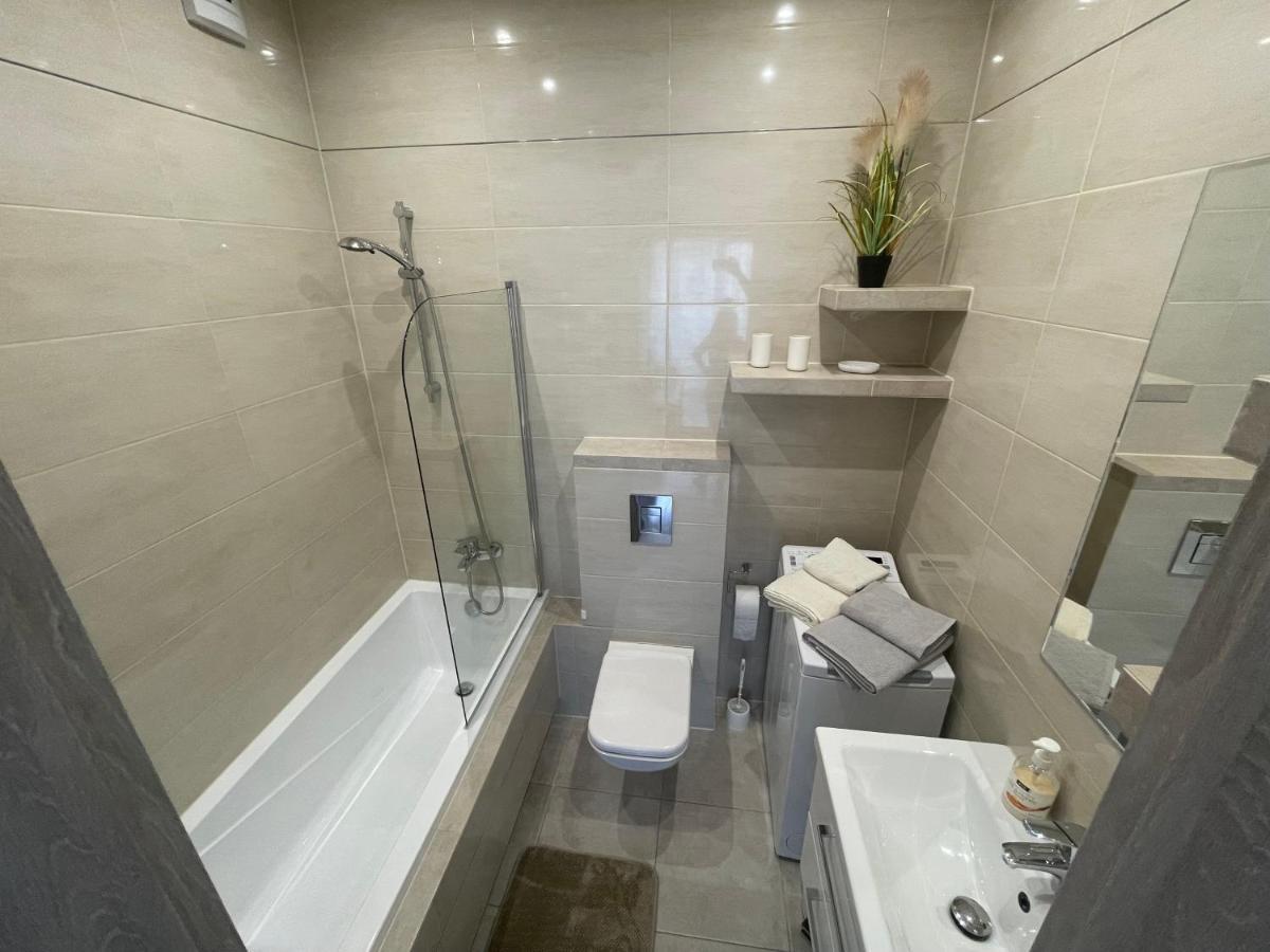 Apartament Nowoczesny Komfortowy Kustronia Z Garazem Balkonem Wanna Bielsko-Biała Exterior photo